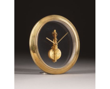 TISCHUHR 'JAEGER LECOULTRE' Schweiz, 20. Jh. Messing, poliert. H. 13 cm. Schauseitig bezeichnet 'Jaeger LeCoultre', auf dem U
