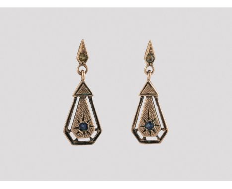 PAAR OHRHÄNGER Rotgold (Brisur Gelbgold, wohl später ergänzt). L. 2,5 cm, Ges.-Gew. ca. 1,9 g. Geprüft 8 K.