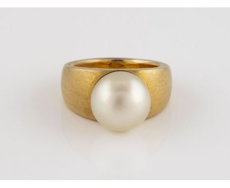 PERL-RING Gelbgold. Ringmaß ca. 57, Ges.-Gew. ca. 15,9 g. Geprüft 18 K, Punzierungen leicht verschlagen, wohl französischer A