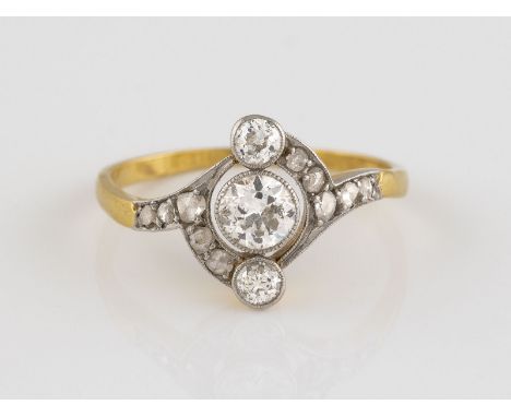 DIAMANT-RING Gelbgold. Ringmaß ca. 52, Ges.-Gew. ca. 2,2 g. Geprüft mindestens 14 K. Ein Diamant im Altschliff, ca. 0,3 ct., 