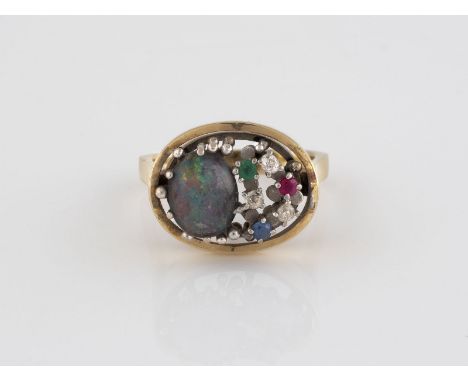 OPAL-RING MIT EDELSTEINBESATZ Gelbgold, Weißgold. Ringmaß ca. 59, Ges.-Gew. ca. 10,6 g. Schiene geprüft 14 K. Eine ovale Opal