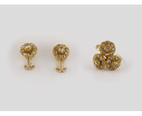 SCHMUCK-SET MIT DIAMANTBESATZ 2-tlg. Gelbgold. Ges.-Gew. zusammen ca. 18,5 g. 1) Paar Ohrclips. L. 1,7 cm. Zusammen besetzt m