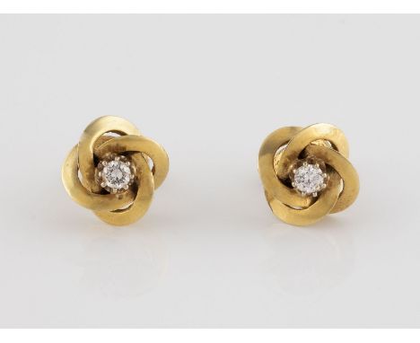 DIAMANT-OHRSTECKER Gelbgold. D. 1 cm, Ges.-Gew. ca. 3,8 g. Geprüft 14 K. Jeweils ein Brillant, zusammen ca. 0,14 ct.