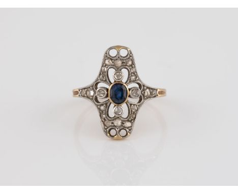 EDELSTEIN-RING Rotgold. Ringmaß ca. 57, Ges.-Gew. ca. 3,7 g. Geprüft 14 K. Ein oval facettierter Saphir, ca. 0,3 ct., 22 Diam