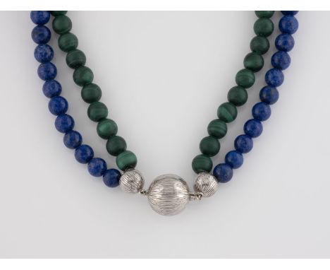 STEIN-COLLIER Weißgold. L. 44 cm, Ges.-Gew. ca. 152 g. Schließe geprüft 18 K. Zweireihiges Collier mit Lapislazuli- und Malac