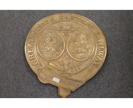 A brass sample engine plate casting - Great North Eastern Railway, diameter 50 cm. CONDITION REPORT: A reproduction item in g