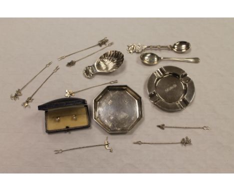 A silver caddy spoon, together with two silver dishes, a pair of 18ct gold studs, two silver teaspoons and eight pickle forks