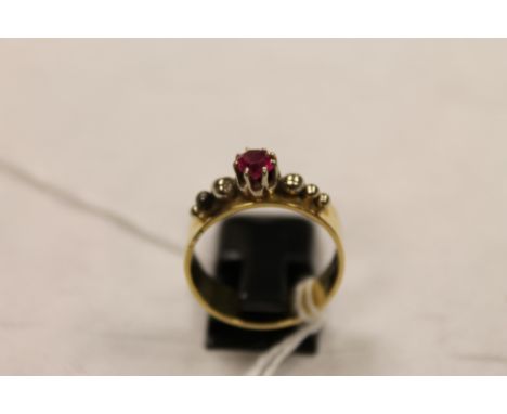 A 14ct gold ruby ring. CONDITION REPORT: Good condition.