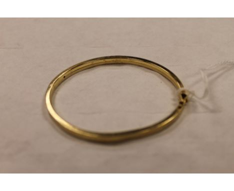 A 9ct gold bangle, 9.1g. CONDITION REPORT: Good condition, with import marks.