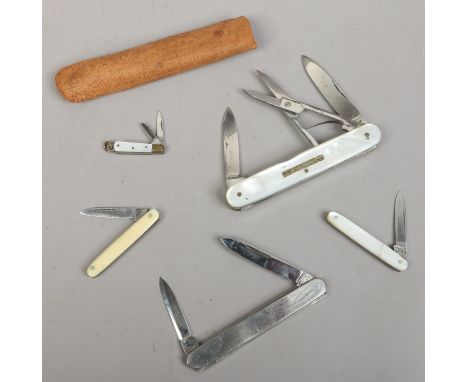 A collection of pocket knives and pocket knife miniatures to include mother of pearl examples etc.
