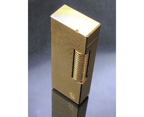 Vintage Dunhill gold plated lighter, approx 6.5cm in height