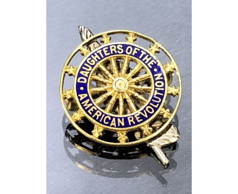 14ct gold and enamel medal `Daughters of the American Revolution` pin or brooch numbered to the reverse 334047 approx 20mm ac