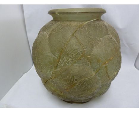 Rene Lalique - Vase Tortues, of tobacco green glass the ovoid body fully covered with conjoined Turtle shells, Model Number 9