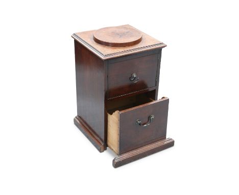 A GEORGE III MAHOGANY PEAT BUCKET STAND, 18TH CENTURY, the moulded top with raised circular platform on which the bucket woul