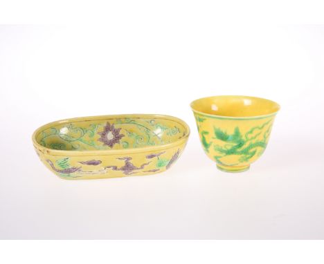 A CHINESE YELLOW GROUND BEAKER CUP, green painted with dragons, bears six character mark within concentric boxes, 4.6cm high;