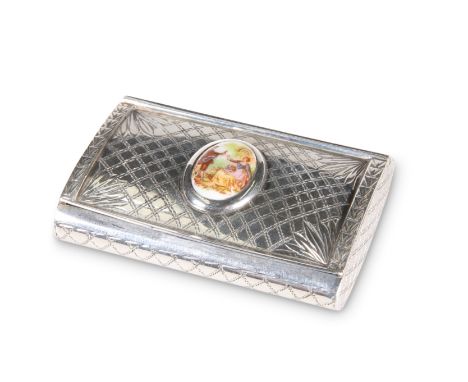 A CONTINENTAL SILVER AND PORCELAIN SNUFF BOX, of oval section, the hinged cover with applied oval porcelain panel decorated w