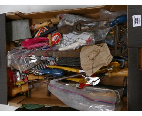 A collection of DIY related hand tools: 