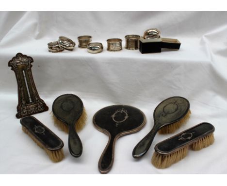 An Edward VII silver thermometer, Birmingham, 1904, together with a silver and tortoiseshell part dressing table set, napkin 