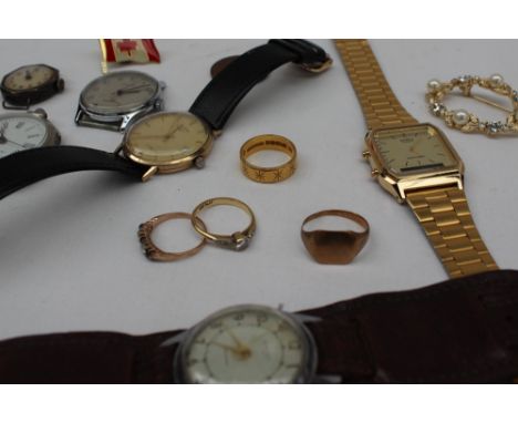 A 22ct gold band, approximately 5 grams together with a 9ct gold signet ring, 9ct gold, approximately 3 grams, four Gentleman