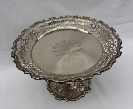 An Edward VII silver pedestal cake stand, with a shaped pierced rim, ring turned column and pierced spreading foot, inscribed