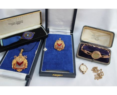 An Elizabeth II gold and enamel decorated Mayor's badge of honour for the "County Borough of Newport" issued to Councillor St