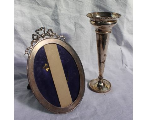 An Edward VII silver easel photograph frame, of oval form with a swag surmount, Chester, 1908, together with a silver bud vas