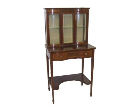 Late C19th/Early C20th Mahogany Display/Side Table with serpentine front, satinwood banded frieze drawer, shaped under tier o