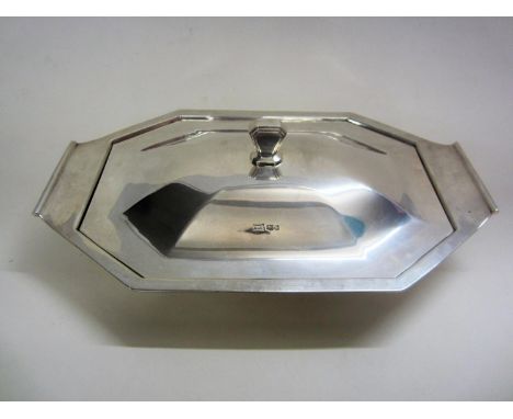 Silver Entree Dish Walker &amp; Hall, Art Deco Style, rectangular extended octagonal shape with upturned handles, slightly do