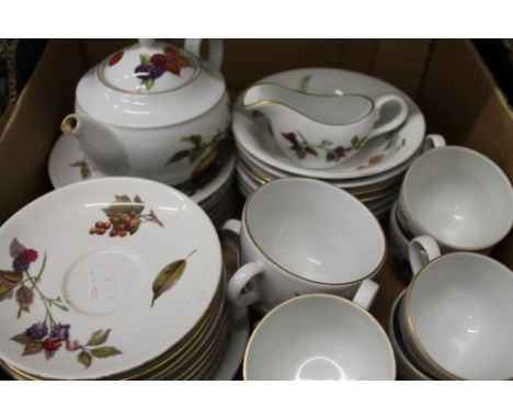 A quantity of Royal Worcester Evesham pattern porcelain.