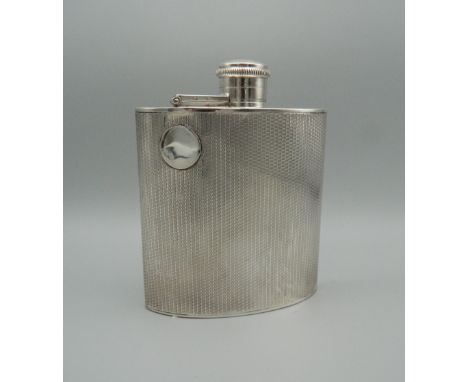 An Art Deco engine turned hallmarked silver spirit flask, Birmingham 1924. 12 cm high (4.6 troy ounces)