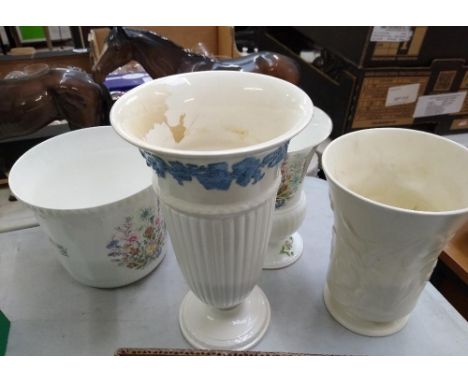 A mixed collection of items to include: Aynsley wild tudor planter: vase, Spode embossed vase etc (4) 