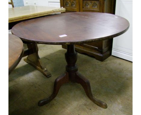 A mahogany pedestal tripod table: 