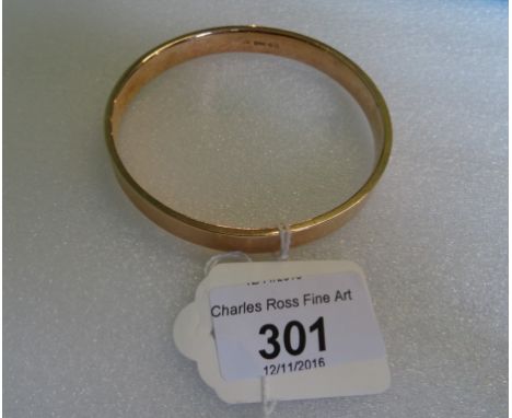 A large 15 carat gold bangle, 19 grams.