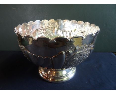 William Henry Sparrow, Birmingham 1903, a large silver pedestal punch bowl, repousse decoration (25cm diameter), 39 troy ounc