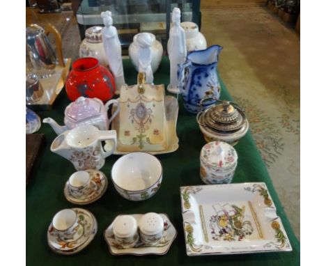 A mixed lot of ceramic and glass, to include: a Crown Devon Fieldings blush ivory cheese dish and cover, a relief moulded jug