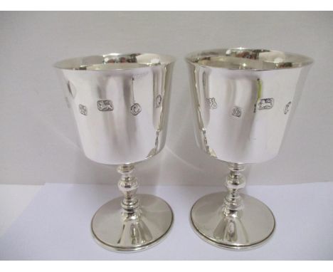 A pair of silver wine goblets, Birmingham 1977, Baker-Ellis 210, 5 1/4", 3 1/8"dia, total weight 437.30g 