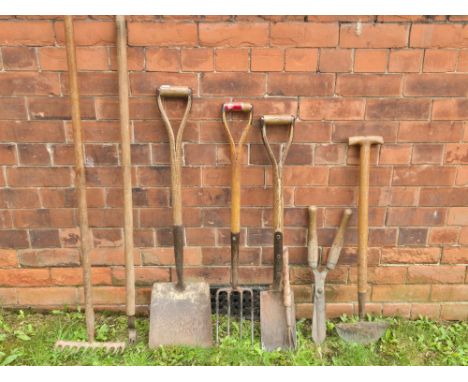 Various vintage garden tools to include Brades border fork.