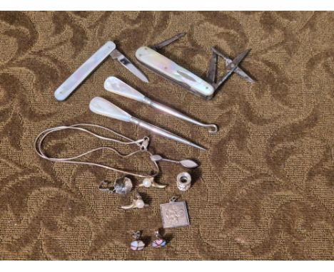 Mother of Pearl pen knives, button hooks, silver St. Christopher, Italian silver chain and pendant, etc.