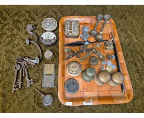 Mixed tray lot of hardwares to include brass door knobs, inkwell covers, smoking pipes, tins, handles, model aircraft engine,