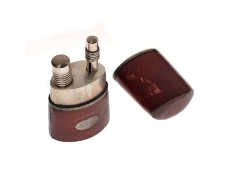 George III travelling inkwell and penner etui, circa 1790, the red Morocco leather case of oval section with push-on cover, e