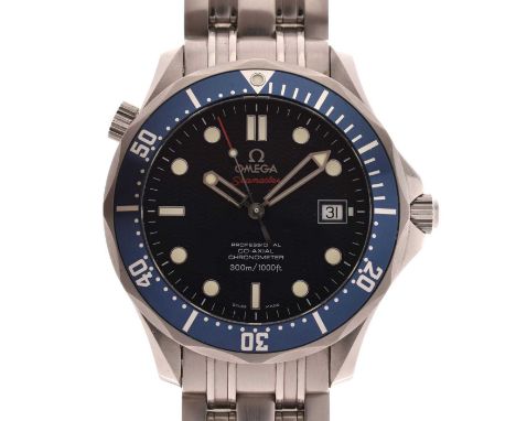 Omega - Gentleman's Seamaster Professional Co-Axial Chronometer stainless steel bracelet watch, ref.22208000, the blue waved 