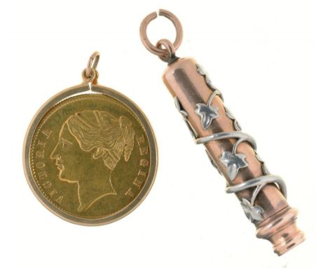 A GAMING TOKEN INSCRIBED 'TO HANOVER', IN 9CT GOLD PENDANT MOUNT AND A GOLD AND SILVER PROPELLING PENCIL++LIGHT WEAR CONSISTE