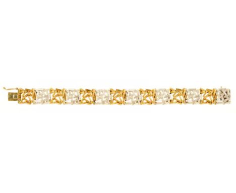 A TWO COLOUR 9CT GOLD BRACELET, LONDON 1971, MAKERS MARK LW, 36G++IN GOOD CONDITION, WITH LIGHT WEAR CONSISTENT WITH AGE 