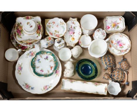 A COLLECTION OF ROYAL CROWN DERBY DERBY POSIES PATTERN TRINKET WARE AND OTHER ORNAMENTAL CERAMICS, INCLUDING WADE, ETC