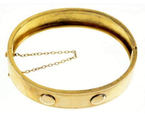 A VICTORIAN ENGRAVED GOLD CUFF BRACELET, UNMARKED, FITTED CASE OF ARLINGTON &amp; CO, CALCUTTA, 20G++IN GOOD CONDITION, WITH 
