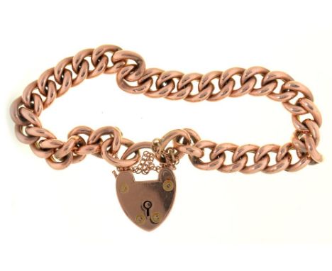 A CURB LINK BRACELET IN GOLD MARKED 10CT, 15G++IN GOOD CONDITION, WITH LIGHT WEAR CONSISTENT WITH AGE 
