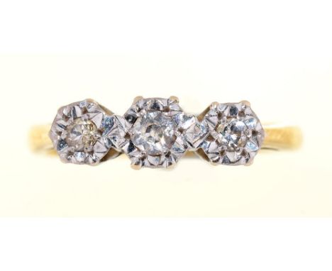 A THREE STONE DIAMOND RING, IN 18CT GOLD, 2.5G, SIZE L++LIGHT WEAR CONSISTENT WITH AGE 