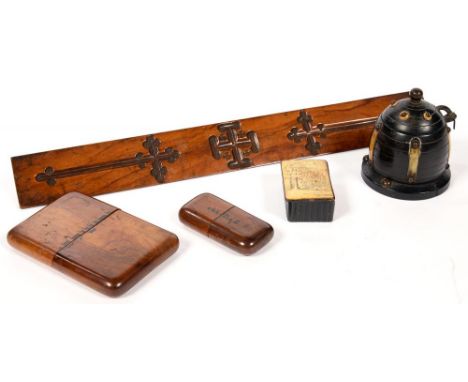 A VICTORIAN HORN MOUNTED AND TURNED EBONY BEE SKEP SHAPED INKWELL, 7CM H, THREE OLIVE WOOD ARTICLES AND A PAPIER MACHE SNUFF 