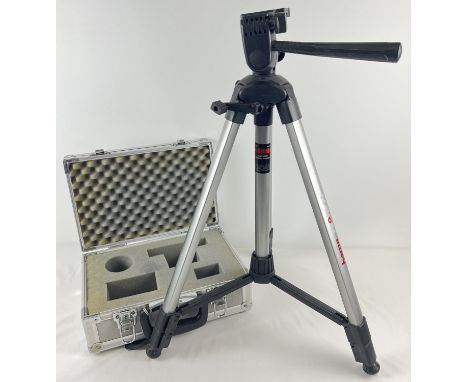 A height adjusting Hama Profile 74 camera tripod with tilting camera plate and integral level. Together with a Hakuba alumini