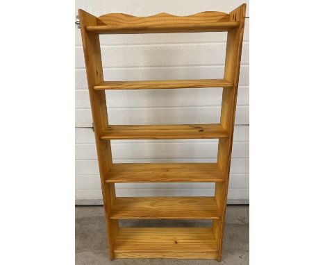 A modern pine open backed 6 shelf bookcase with shaped top. Approx. 124cm tall x 61cm wide. 